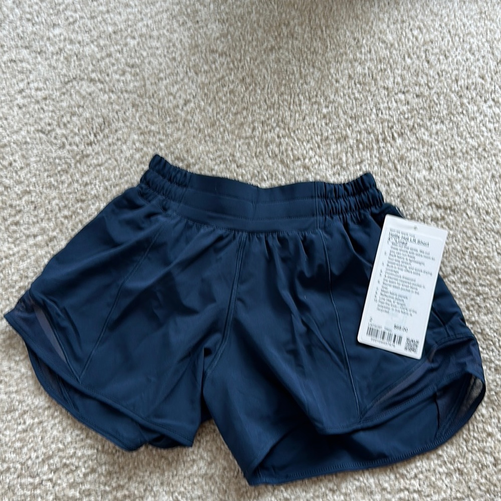NWT lululemon hotty hot LR shorts 4 inche lined size 2